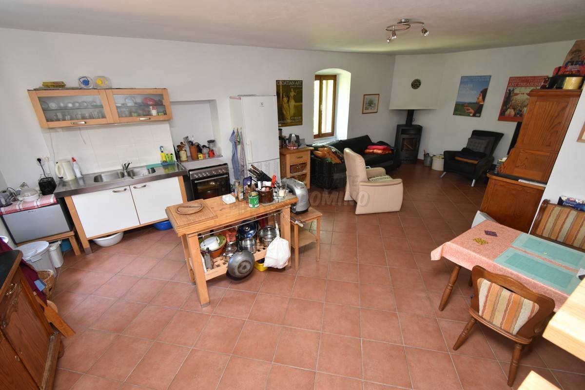 Casa ristrutturata con ampio giardino! Isola di Krk