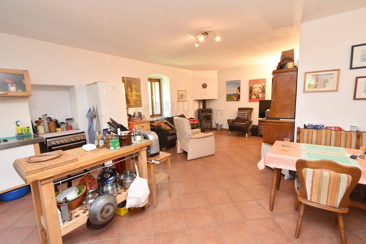 Casa ristrutturata con ampio giardino! Isola di Krk