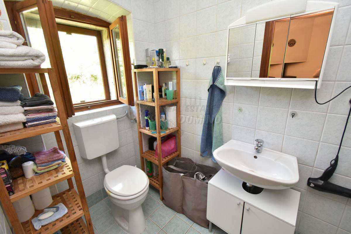 Casa ristrutturata con ampio giardino! Isola di Krk