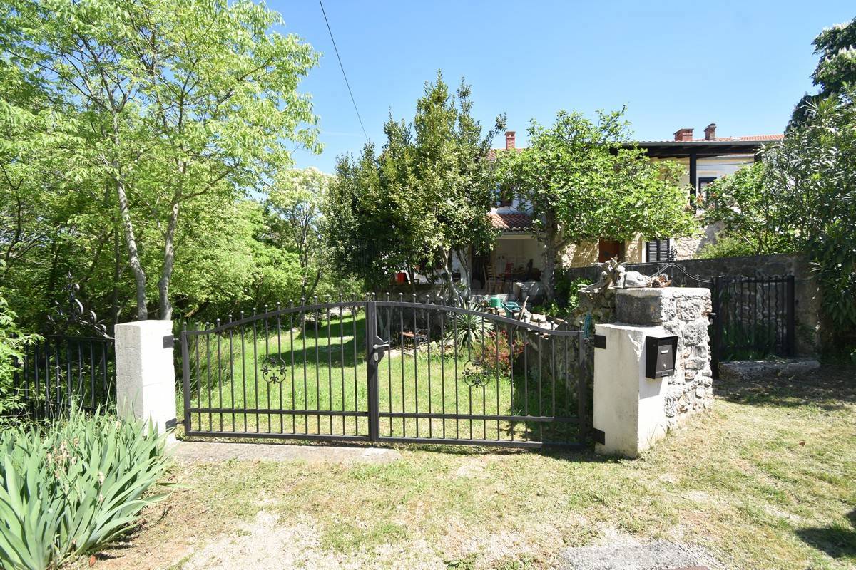 Casa ristrutturata con ampio giardino! Isola di Krk