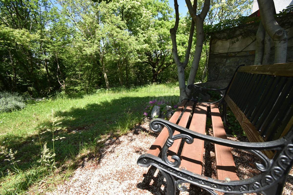 Casa ristrutturata con ampio giardino! Isola di Krk