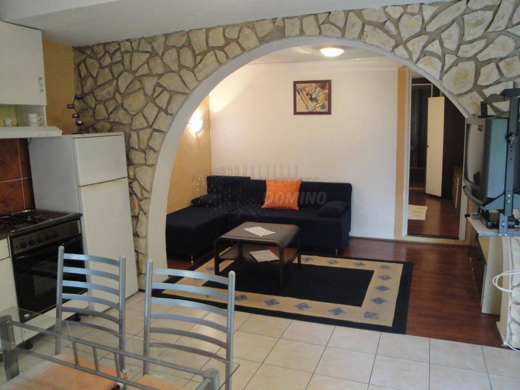 Casa con 3 appartamenti e una bellissima vista! Šilo