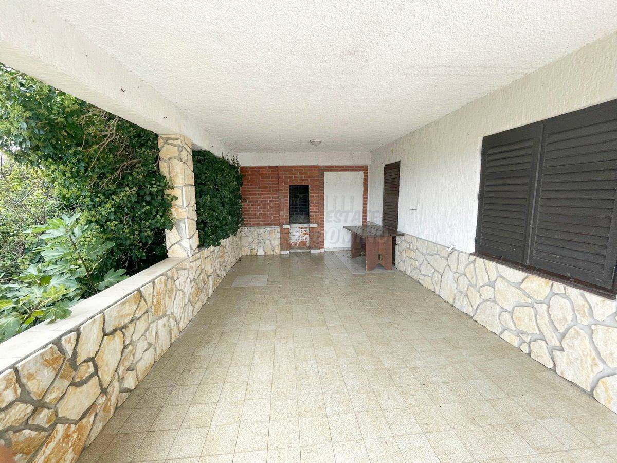 Casa con 3 appartamenti e una bellissima vista! Šilo