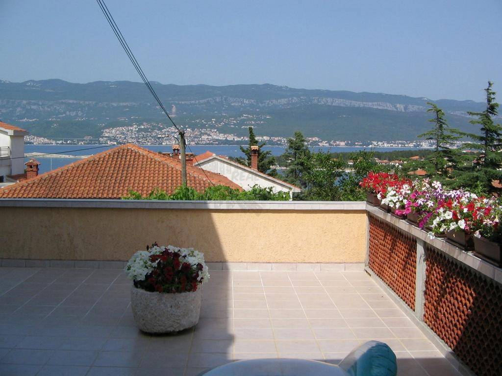 Casa con 3 appartamenti e una bellissima vista! Šilo