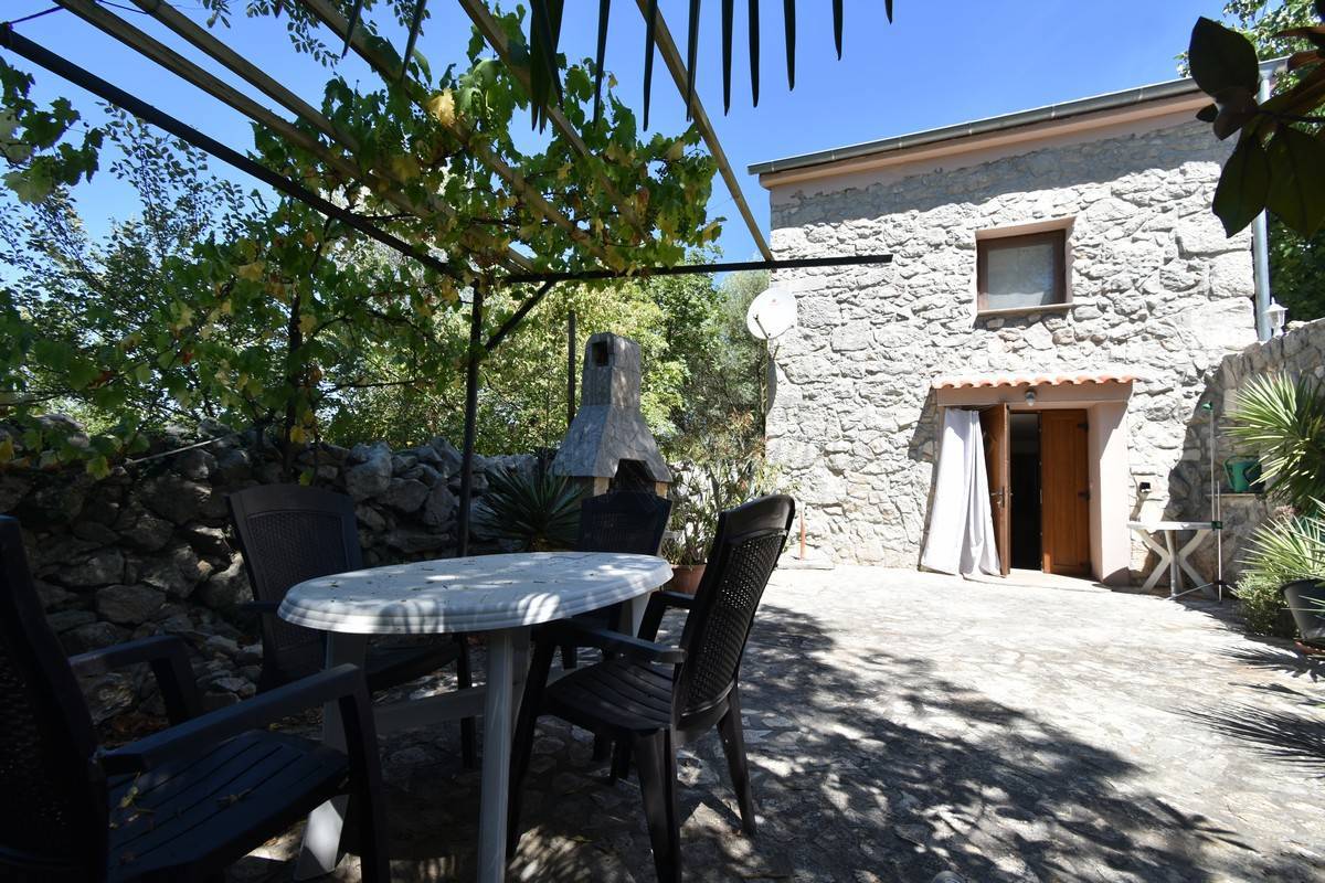 Una splendida casa ristrutturata con giardino! L'isola di Veglia!