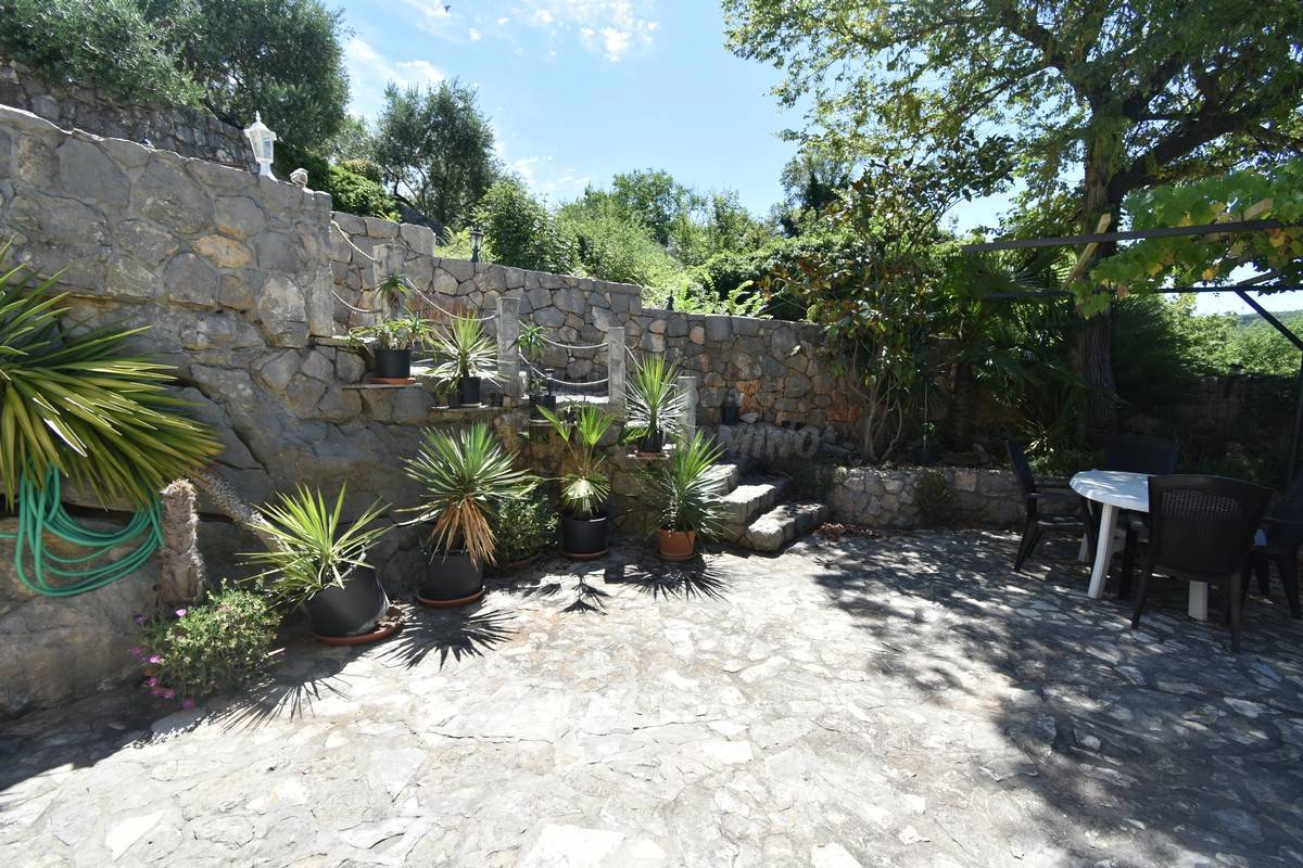 Una splendida casa ristrutturata con giardino! L'isola di Veglia!