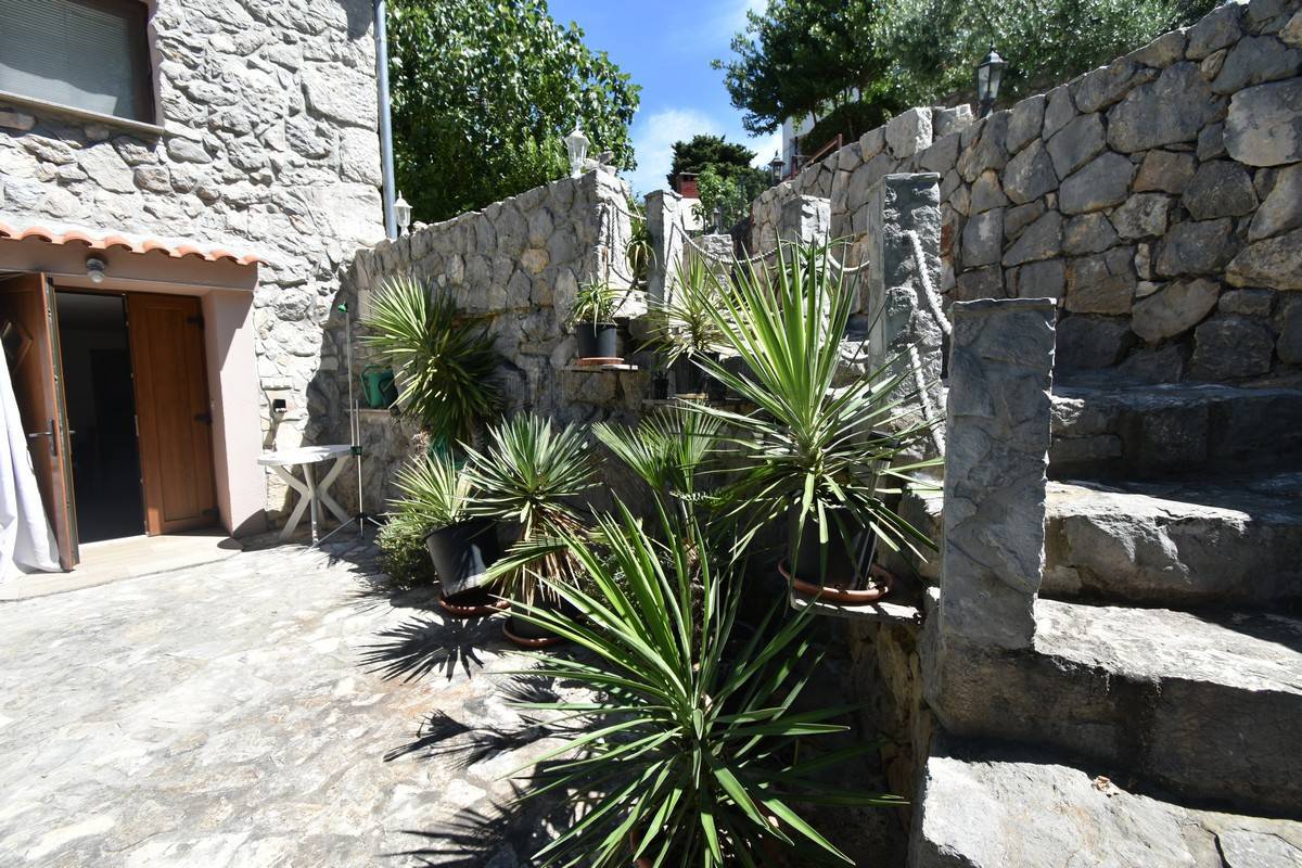 Una splendida casa ristrutturata con giardino! L'isola di Veglia!
