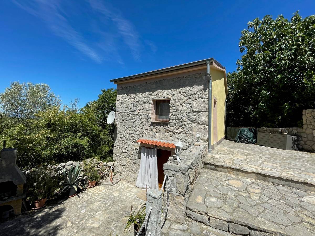 Una splendida casa ristrutturata con giardino! L'isola di Veglia!