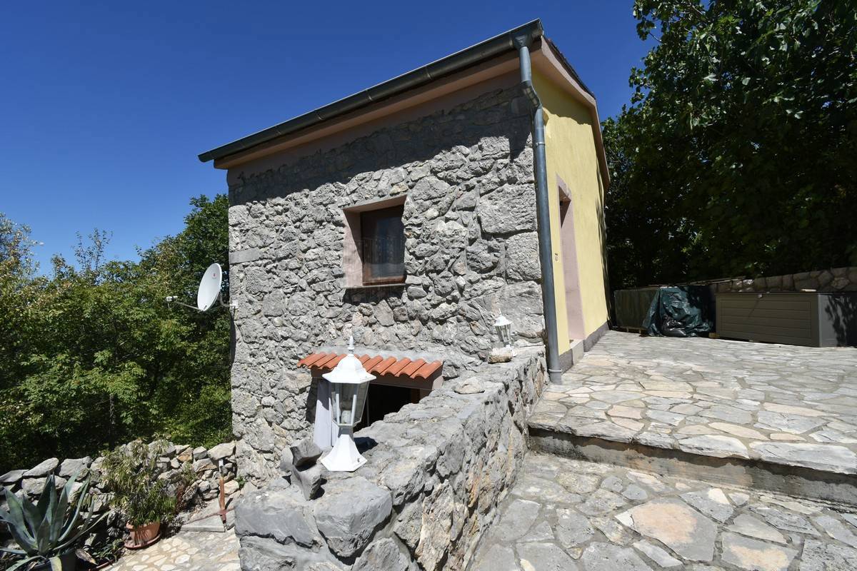 Una splendida casa ristrutturata con giardino! L'isola di Veglia!