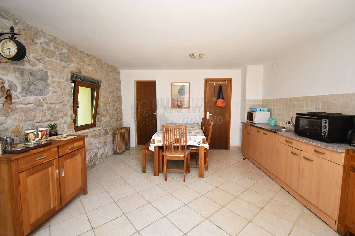 Una splendida casa ristrutturata con giardino! L'isola di Veglia!