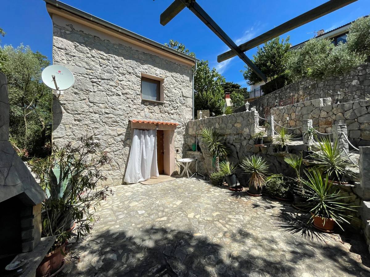 Una splendida casa ristrutturata con giardino! L'isola di Veglia!