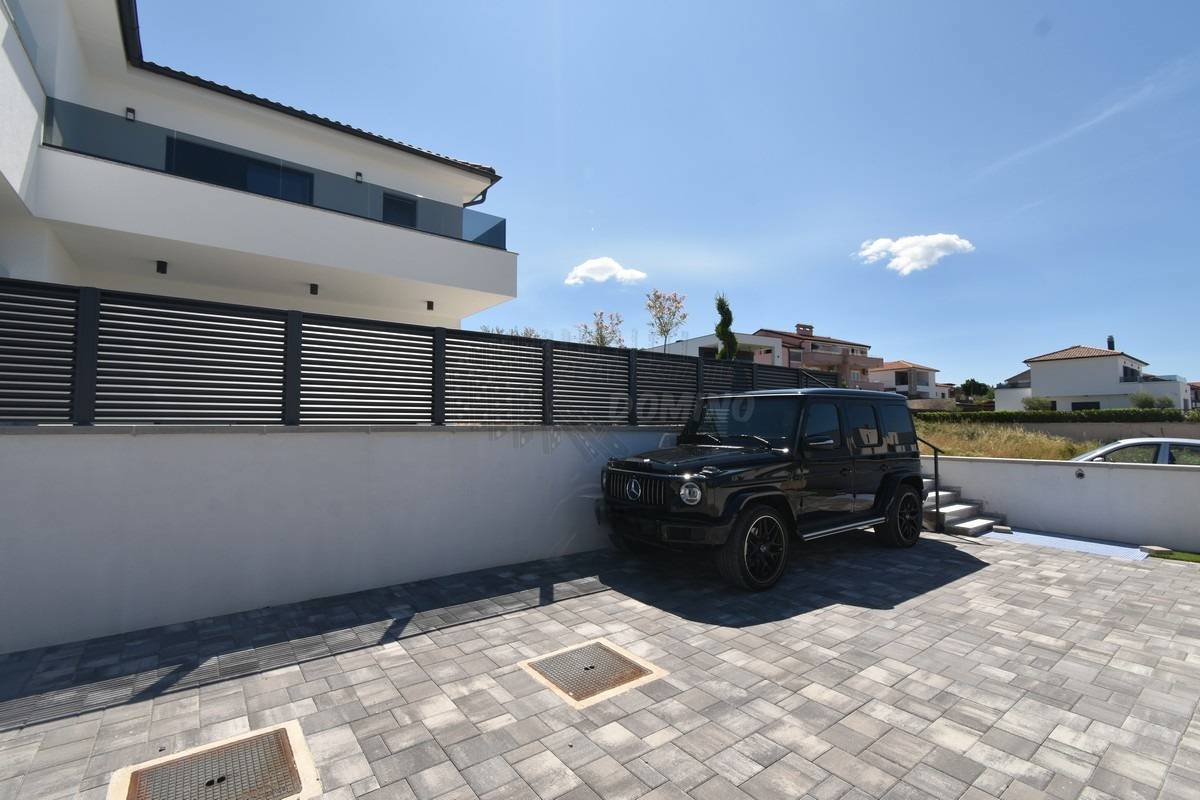 Splendida nuova costruzione con vista mare! Malinska!