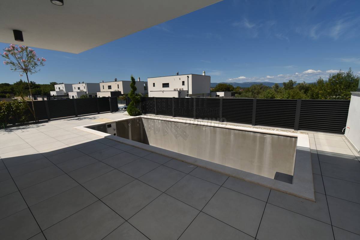 Splendida nuova costruzione con vista mare! Malinska!