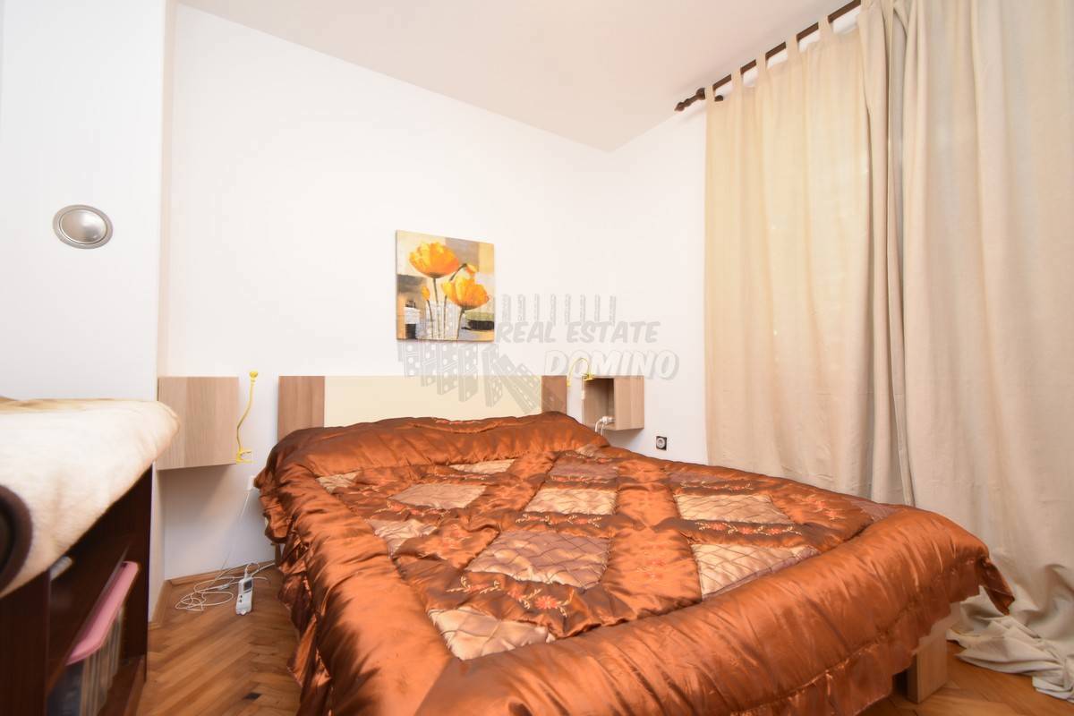 Casa con 3 appartamenti separati e un giardino! Njivice