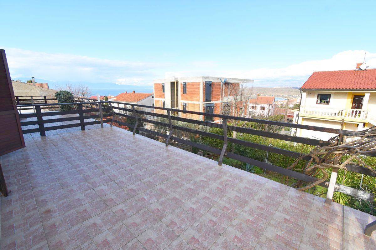 Casa con 3 appartamenti separati e un giardino! Njivice