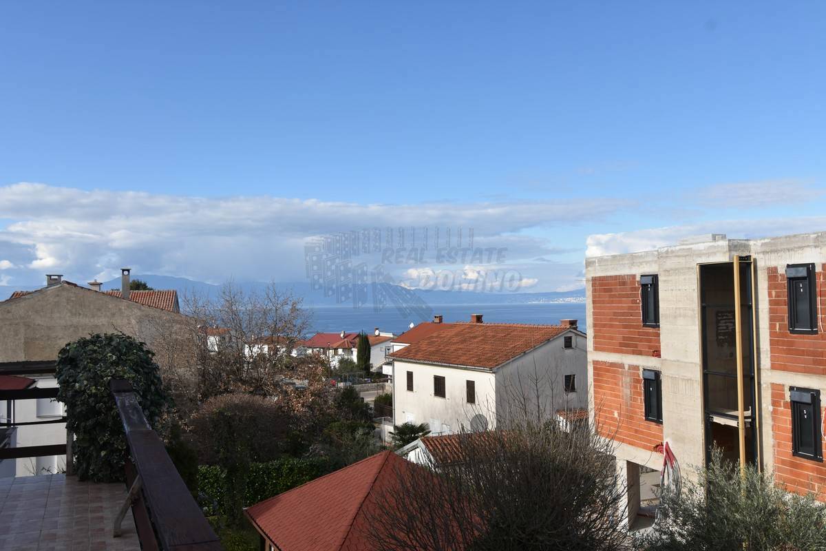 Casa con 3 appartamenti separati e un giardino! Njivice