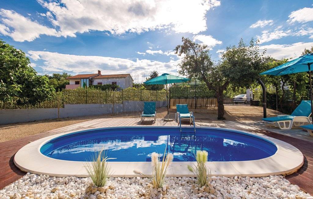 Bella casa con piscina! L'isola di Veglia!