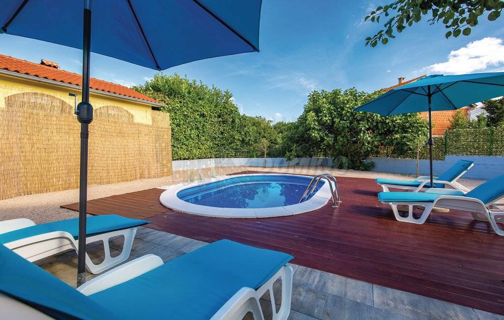 Bella casa con piscina! L'isola di Veglia!