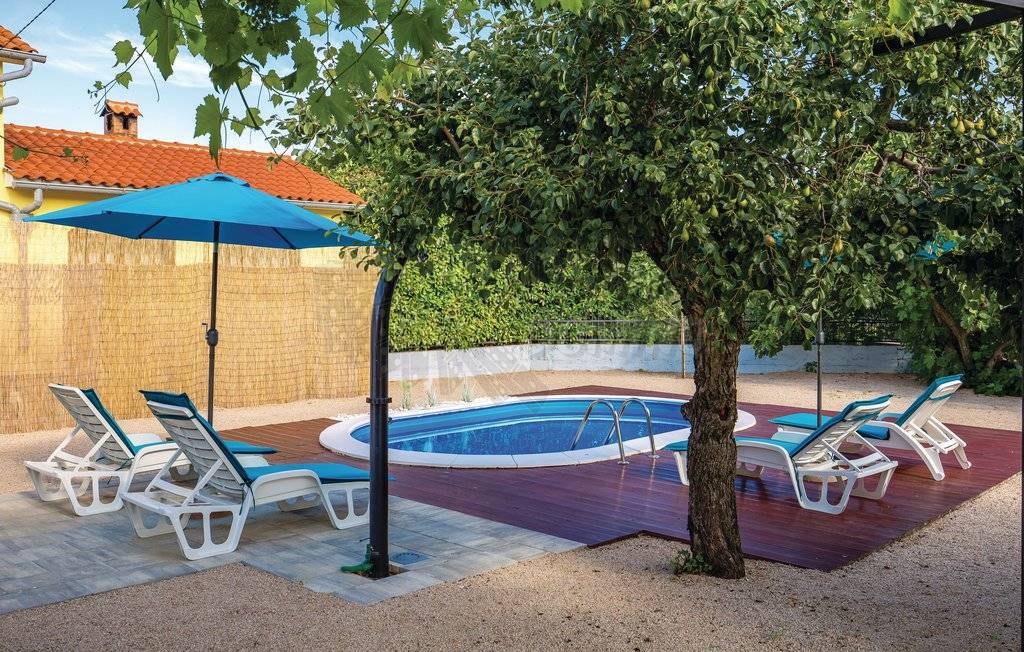 Bella casa con piscina! L'isola di Veglia!