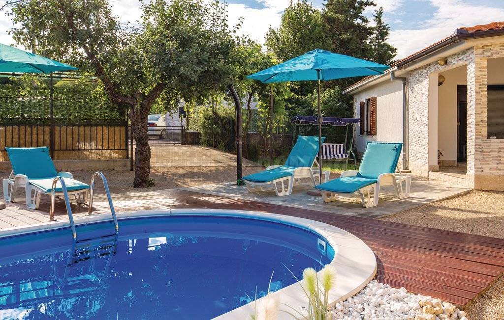 Bella casa con piscina! L'isola di Veglia!