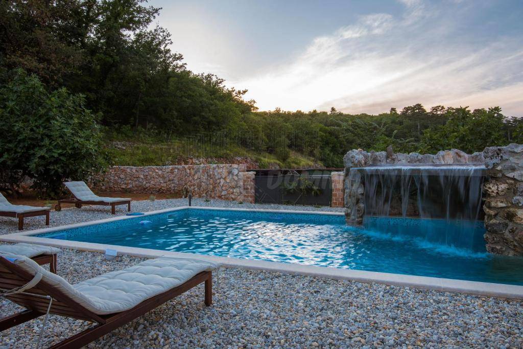 Incantevole villa con giardino e piscina!