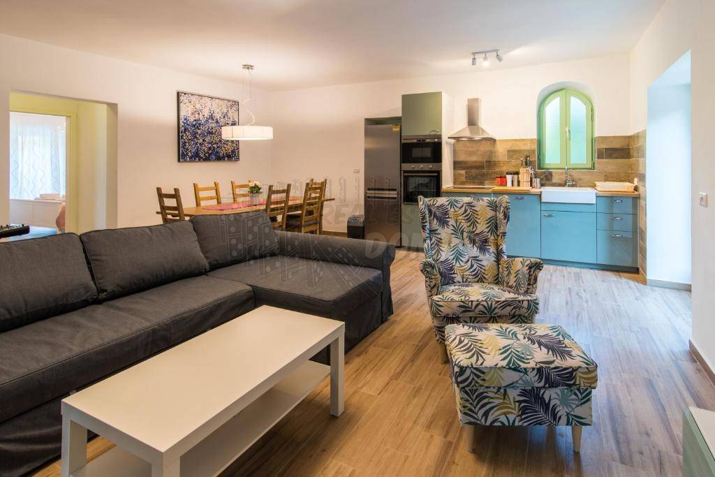 Incantevole villa con giardino e piscina!