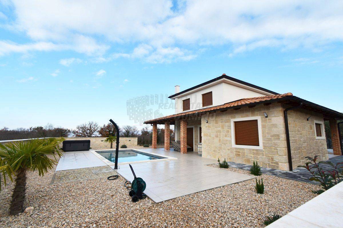 Nuova villa in stile mediterraneo! Isola di Veglia!!