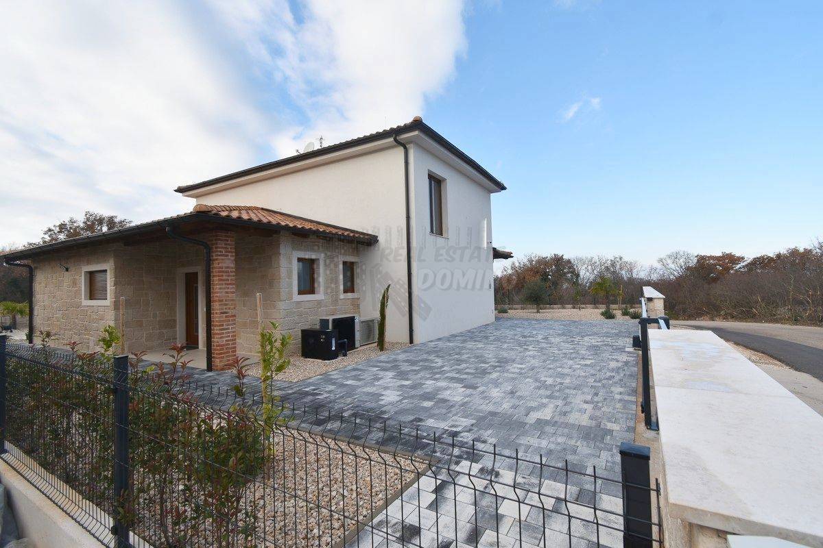 Nuova villa in stile mediterraneo! Isola di Veglia!!