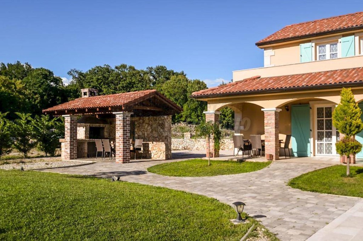 Bella villa rustica con piscina e giardino!