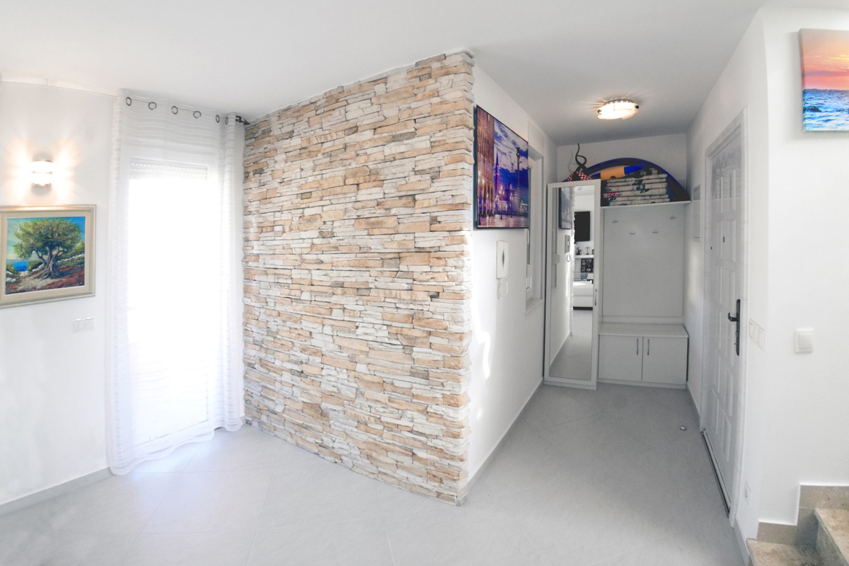 PU-283 appartamento a Pola