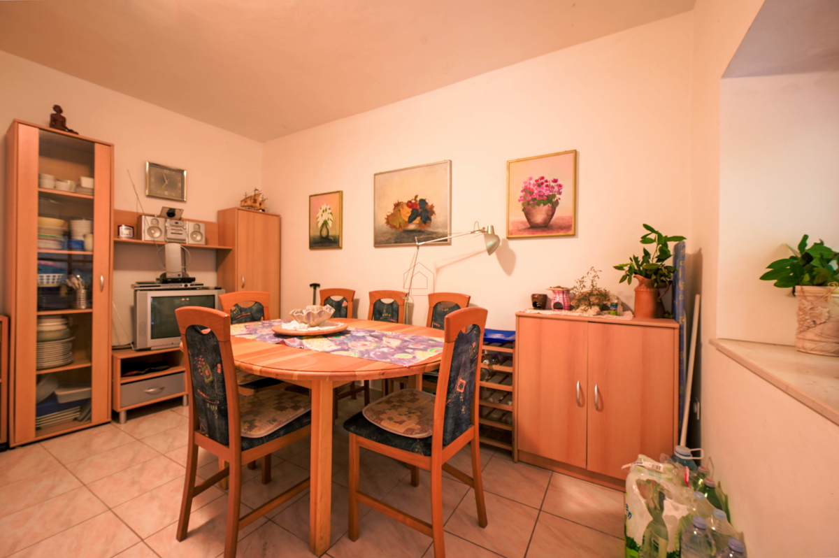 Splendide case in pietra nella parte vecchia di Murter con vista mare e parcheggio