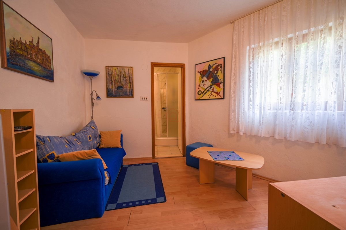 Splendide case in pietra nella parte vecchia di Murter con vista mare e parcheggio