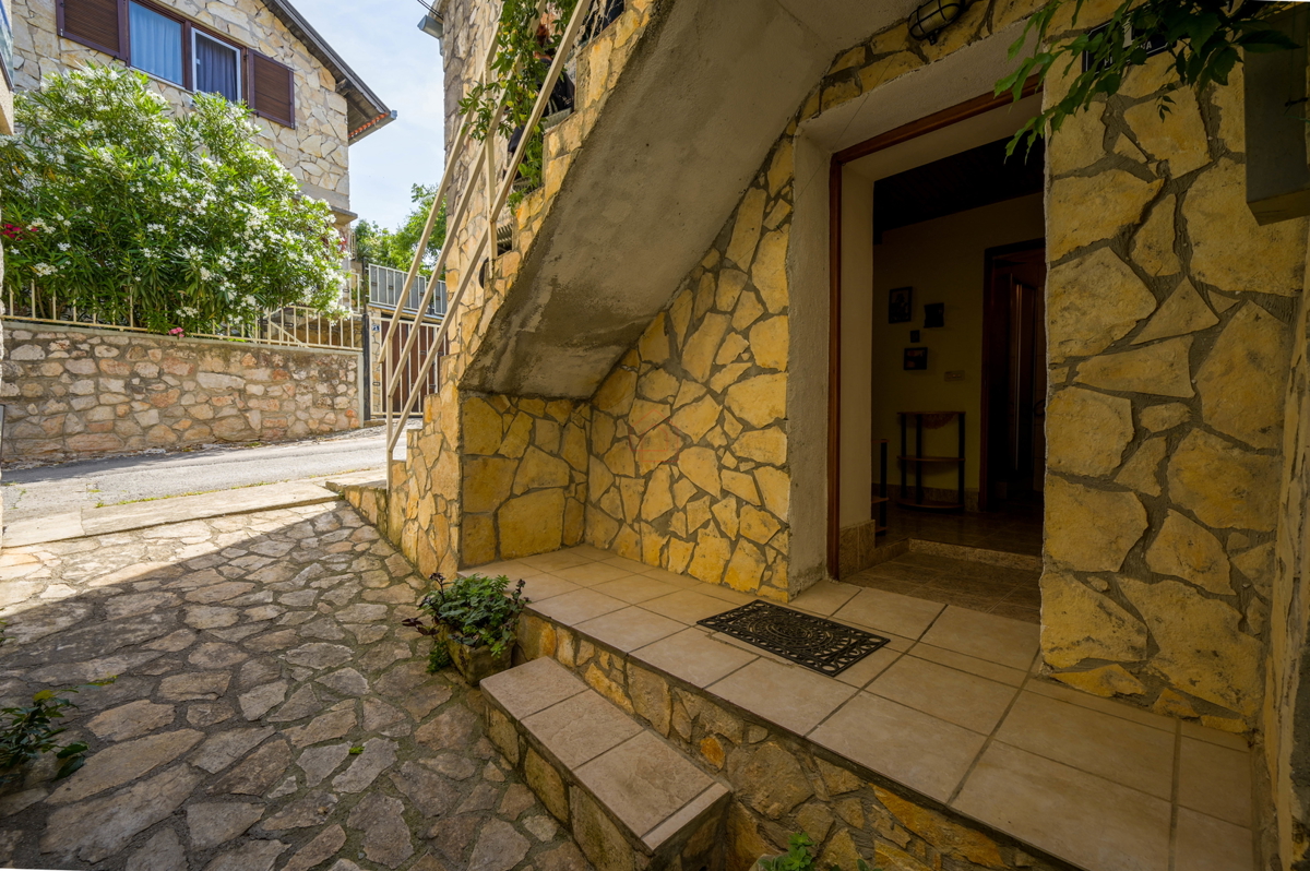 Splendide case in pietra nella parte vecchia di Murter con vista mare e parcheggio