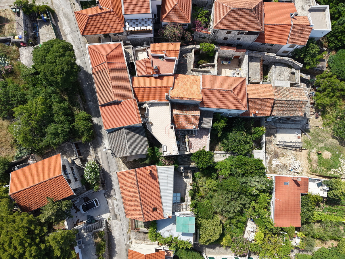 Splendide case in pietra nella parte vecchia di Murter con vista mare e parcheggio