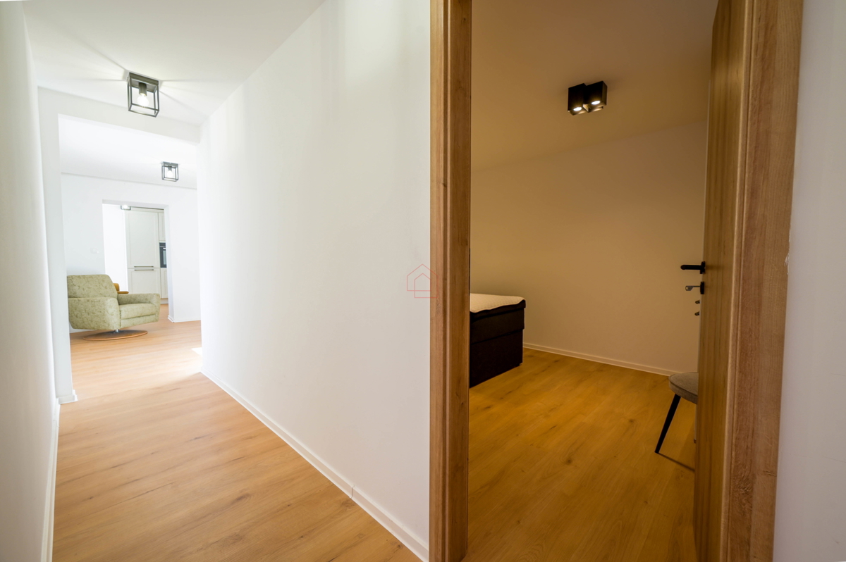 Bellissima casa ristrutturata nel centro di Murter con due appartamenti separati.