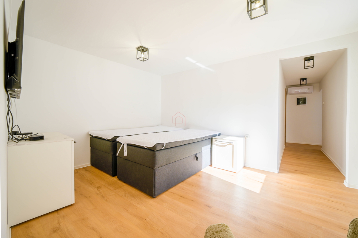 Bellissima casa ristrutturata nel centro di Murter con due appartamenti separati.