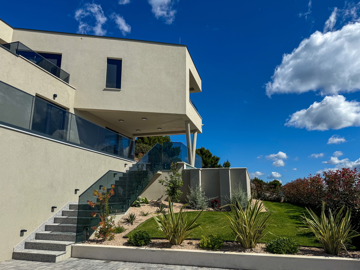 Villa di lusso a Betina con piscina e vista mare