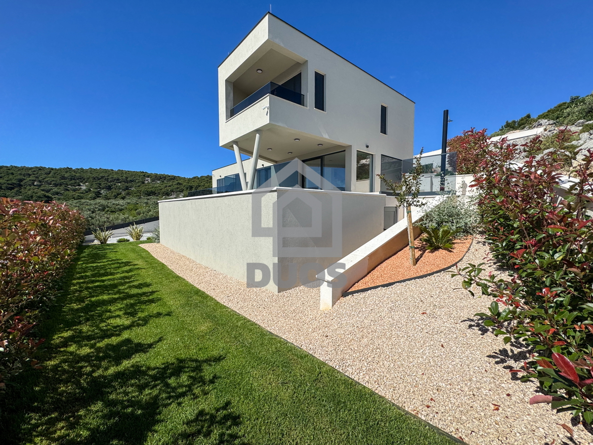 Villa di lusso a Betina con piscina e vista mare
