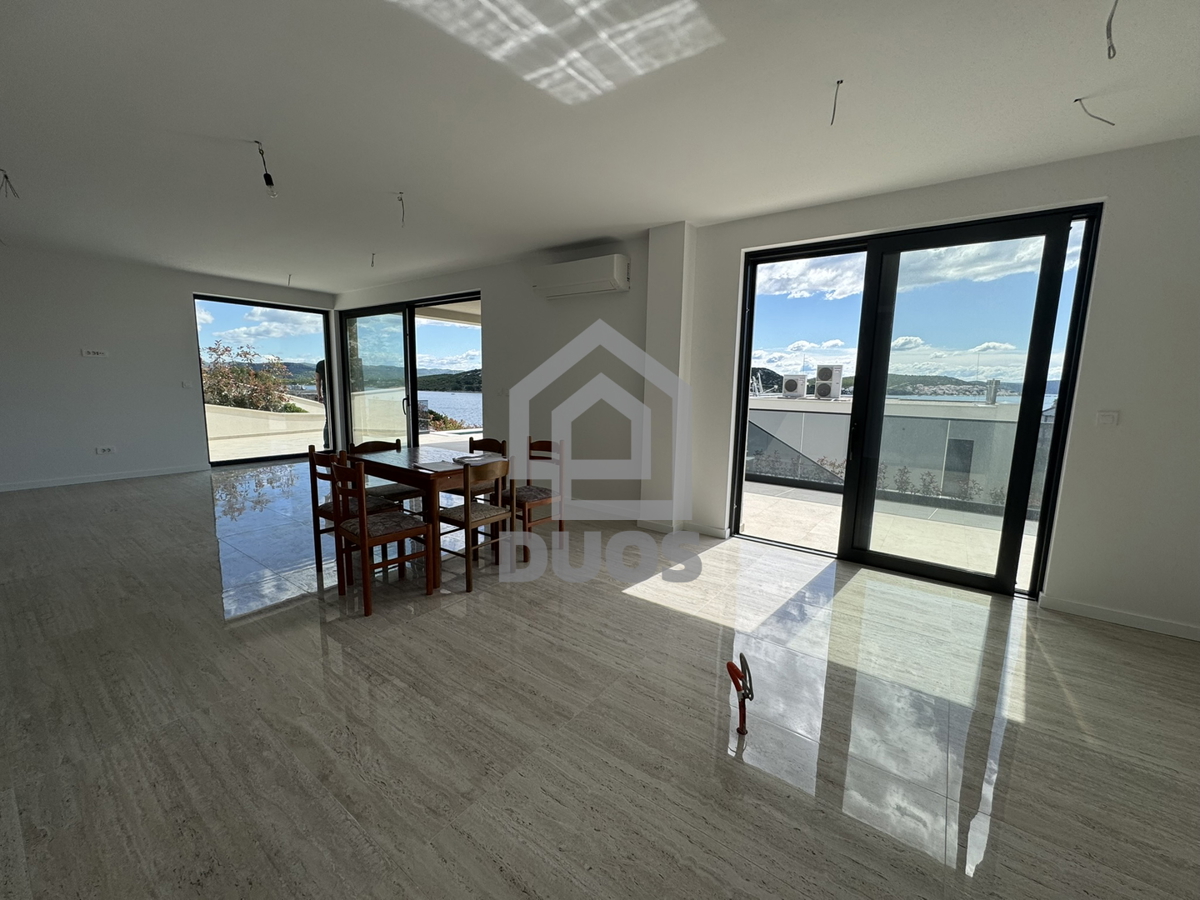 Villa di lusso a Betina con piscina e vista mare