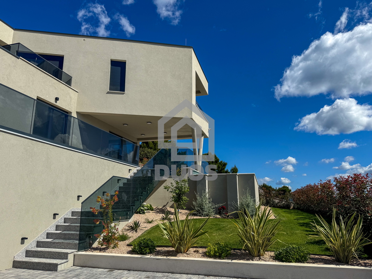 Villa di lusso a Betina con piscina e vista mare