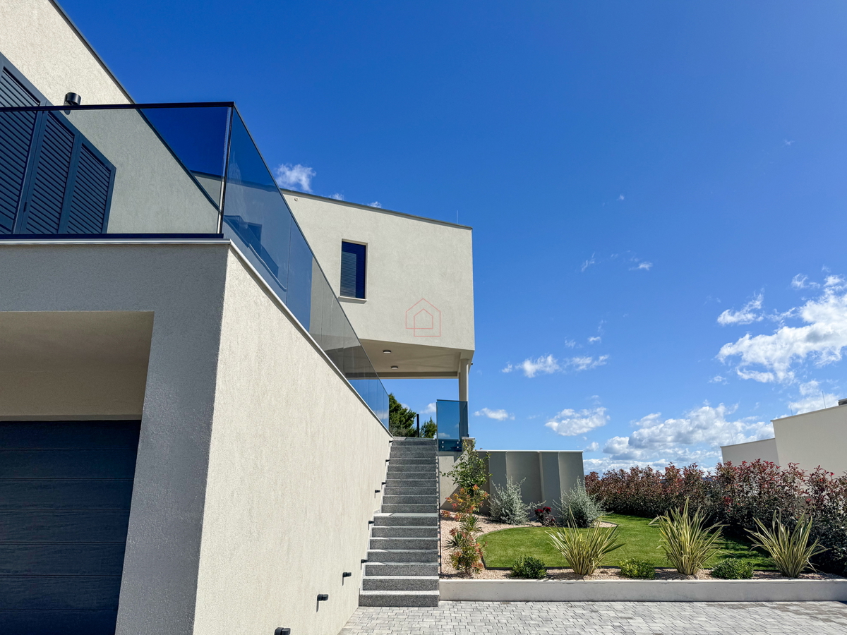 Villa di lusso a Betina con piscina e vista mare