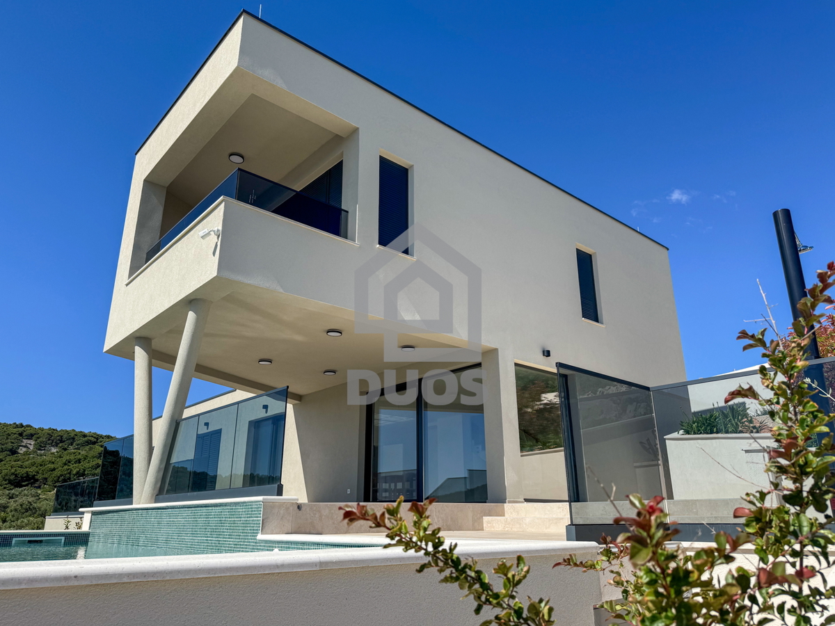 Villa di lusso a Betina con piscina e vista mare