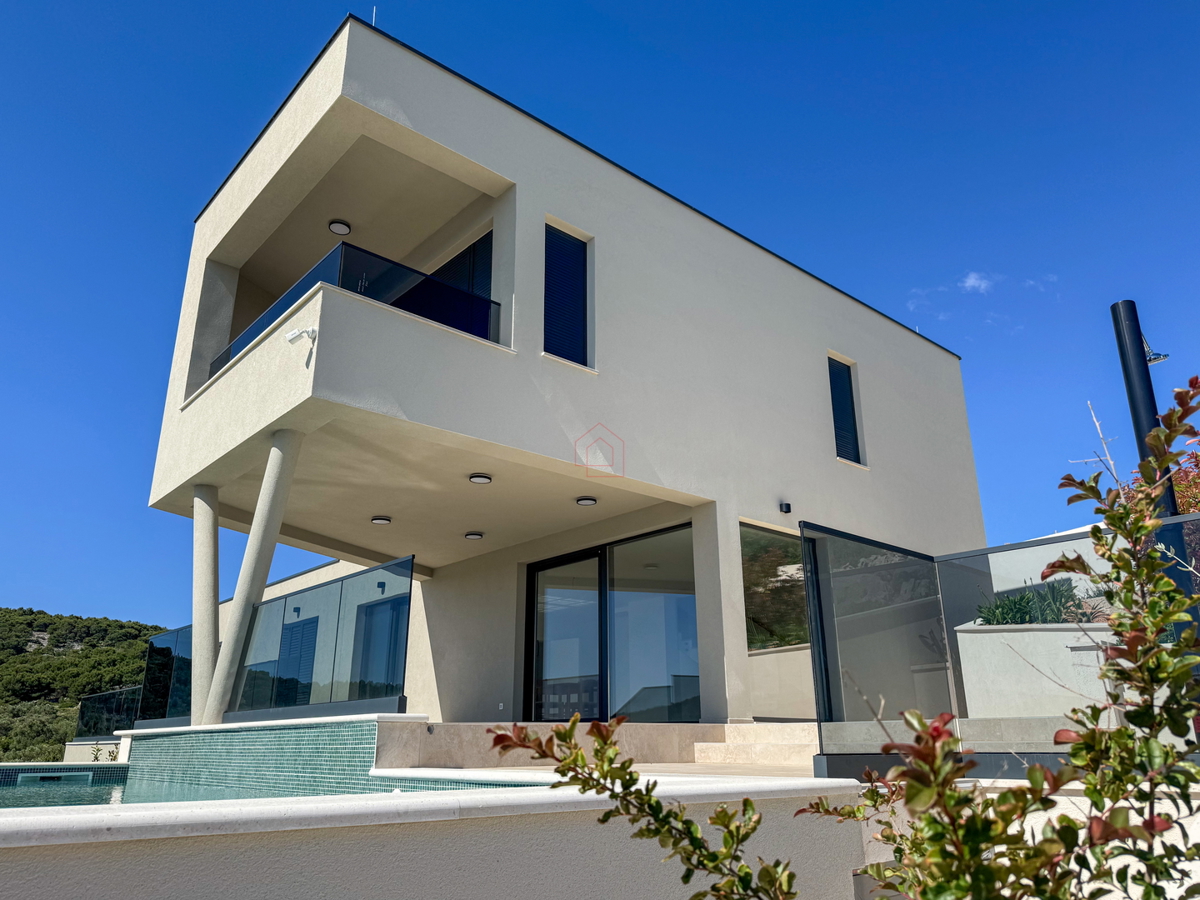 Villa di lusso a Betina con piscina e vista mare