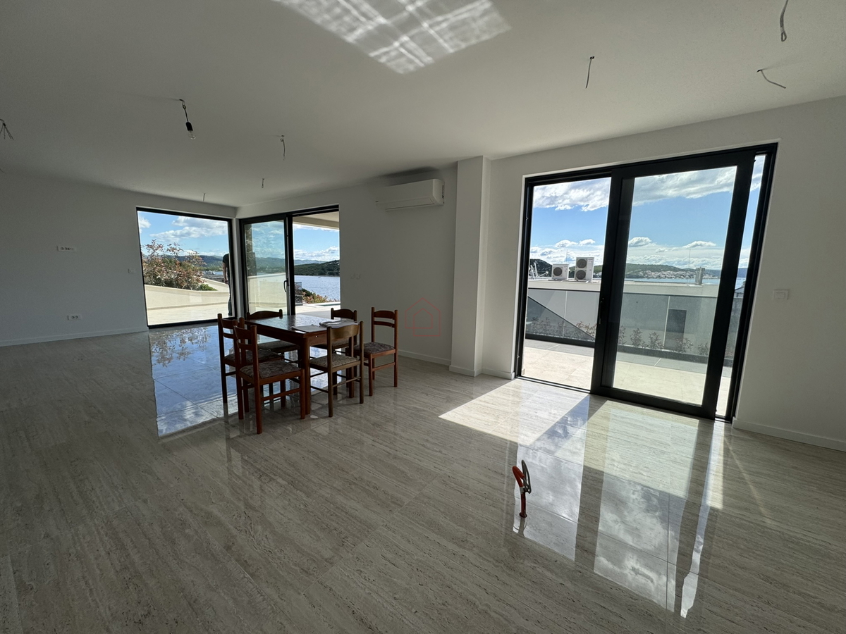 Villa di lusso a Betina con piscina e vista mare