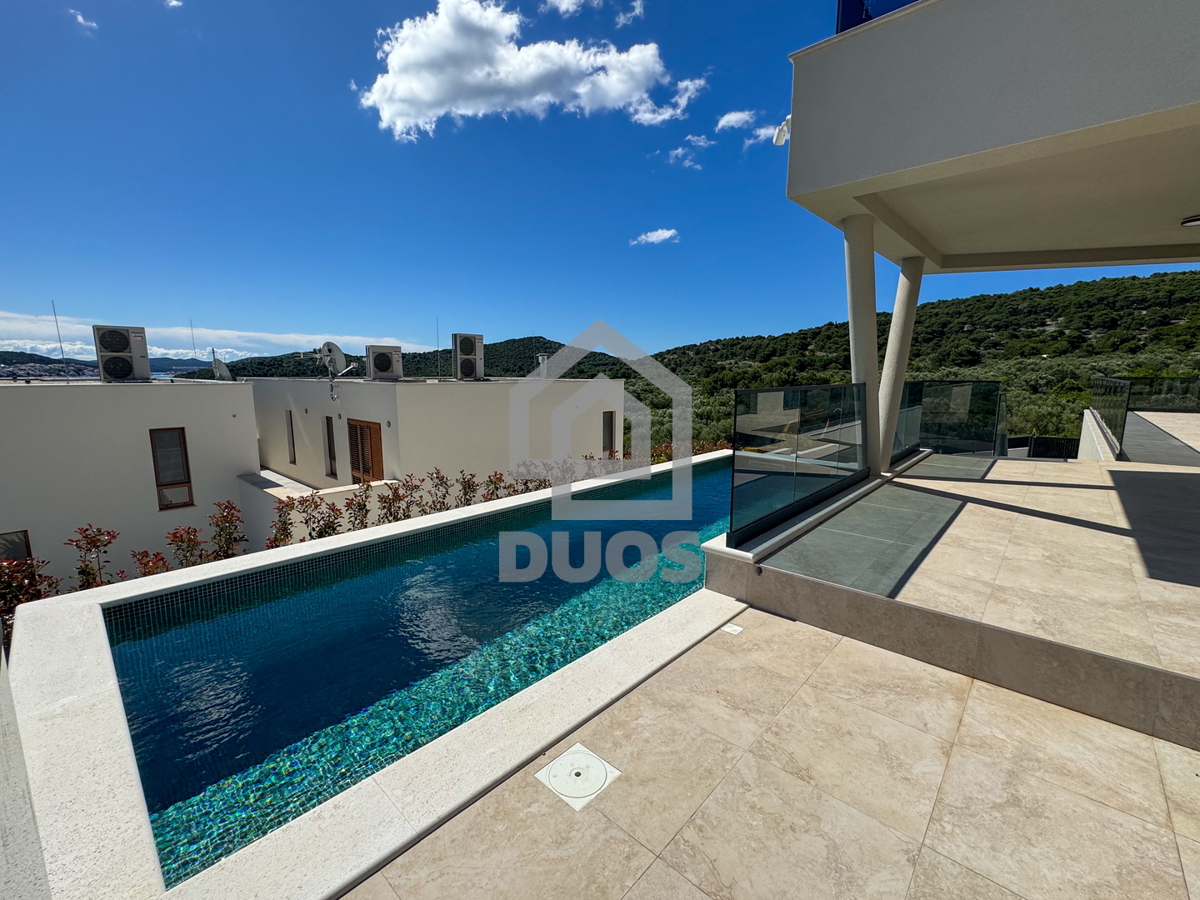 Villa di lusso a Betina con piscina e vista mare