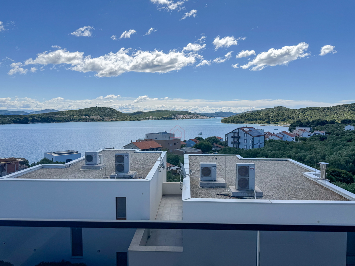 Villa di lusso a Betina con piscina e vista mare