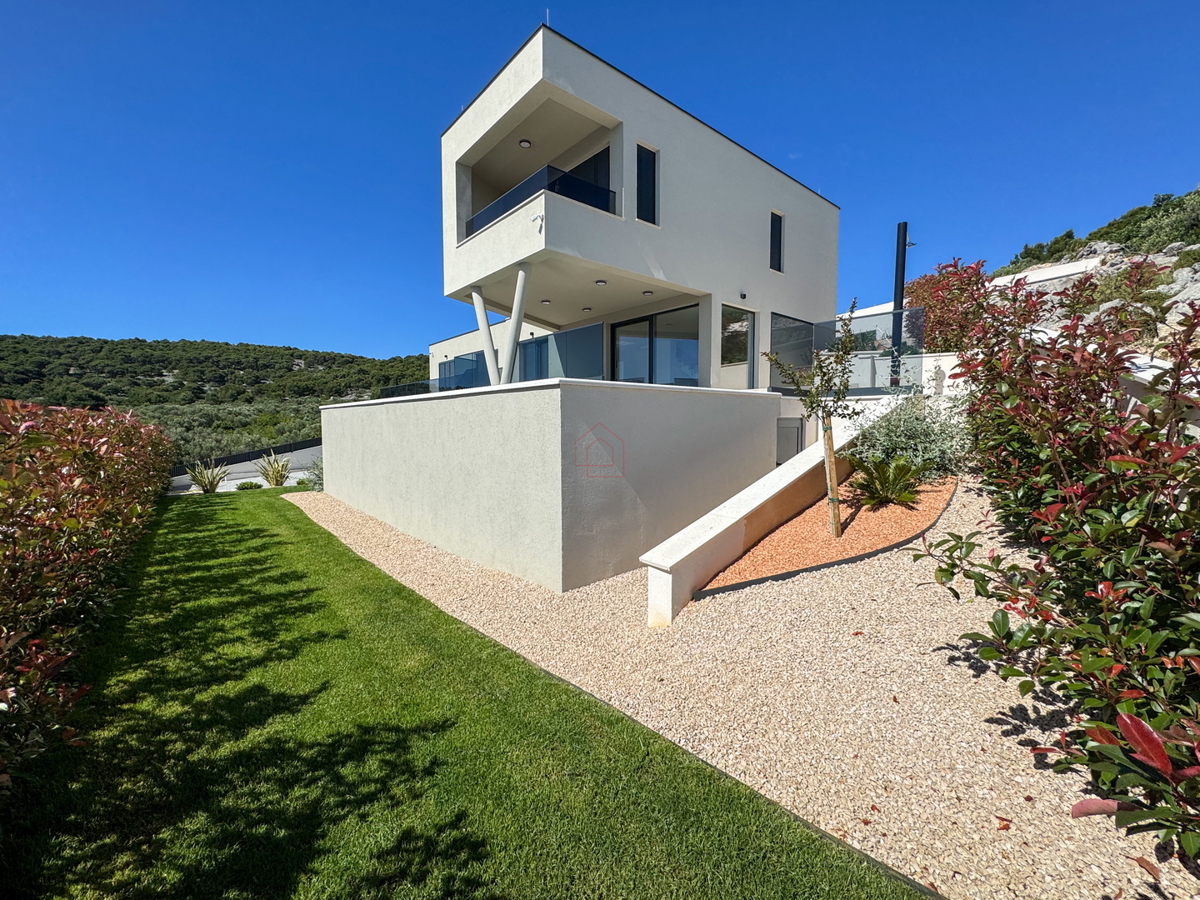 Villa di lusso a Betina con piscina e vista mare