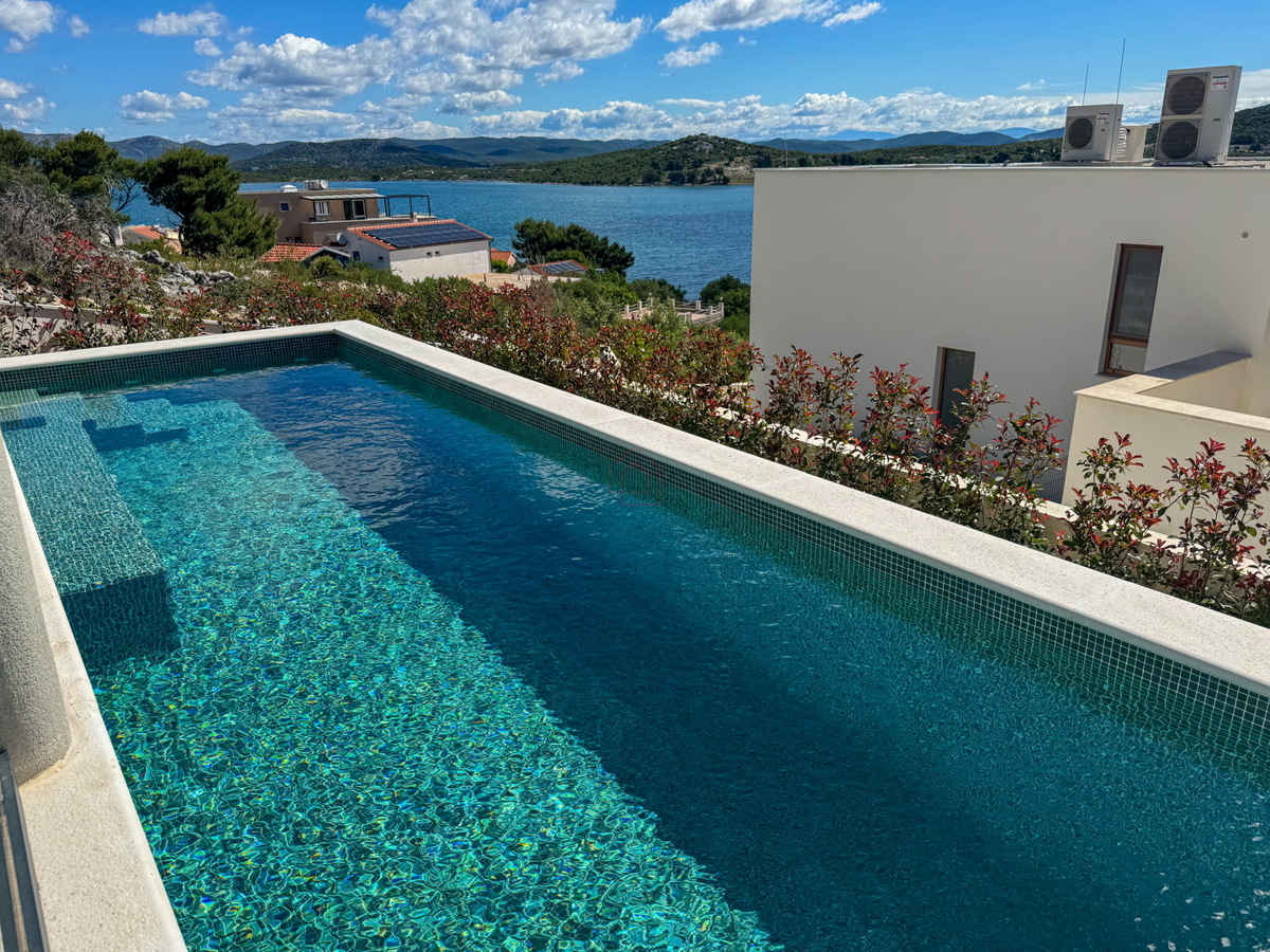 Villa di lusso a Betina con piscina e vista mare