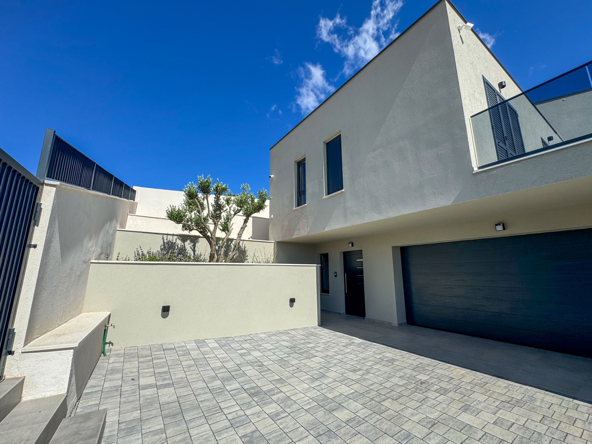 Villa di lusso a Betina con piscina e vista mare