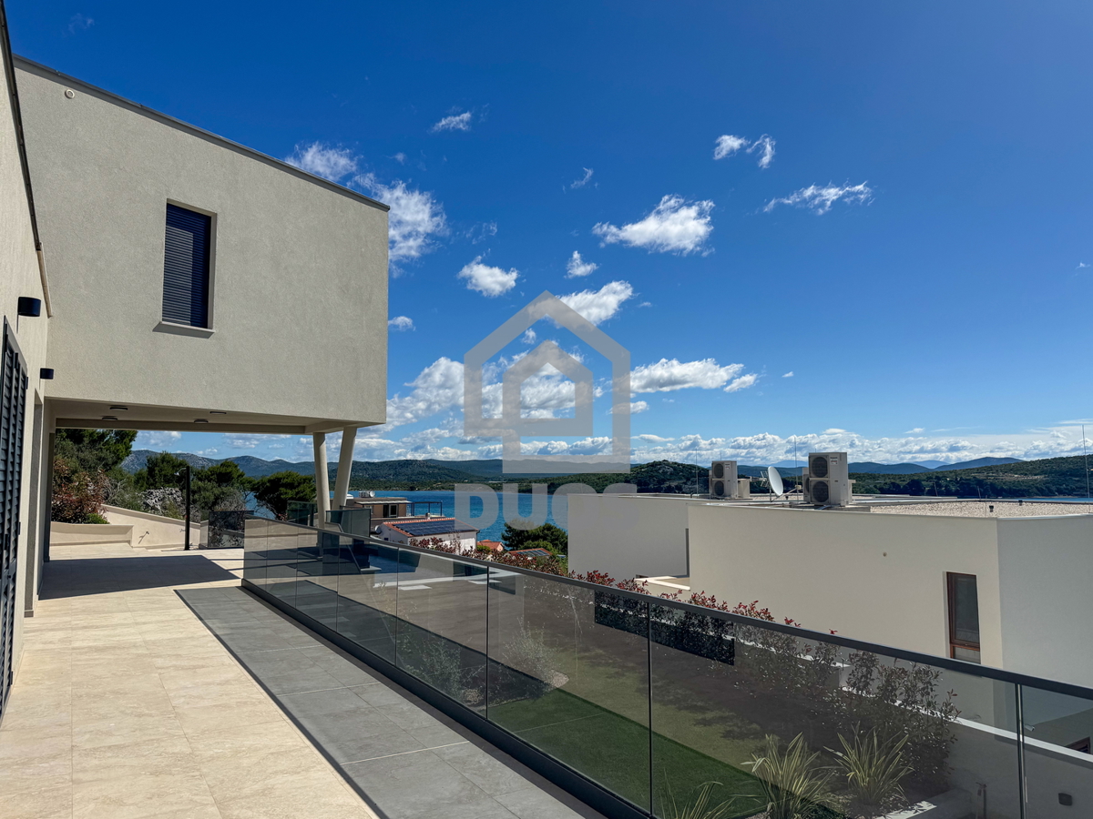 Villa di lusso a Betina con piscina e vista mare